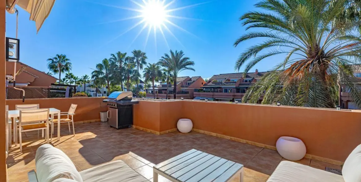 Долгосрочная аренда двухуровневого пентхауса в Puerto Banús 7