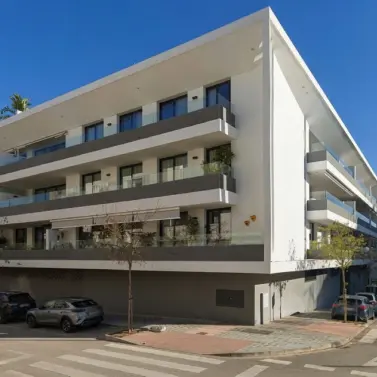 Venta de apartamento en planta media en San Pedro de Alcántara