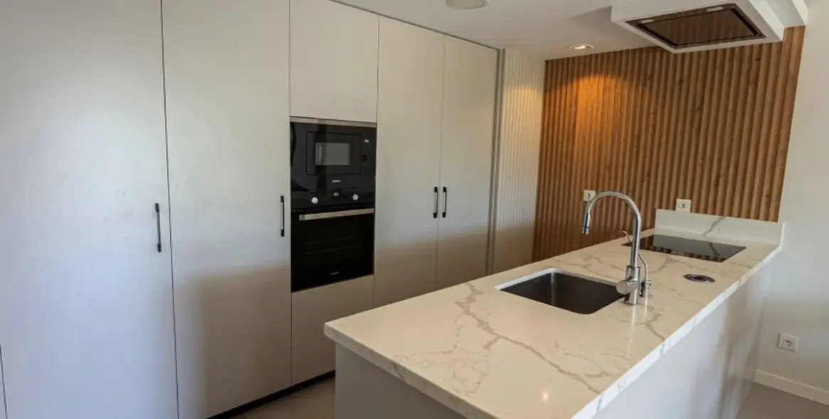 Venta de apartamento en planta media en San Pedro de Alcántara 10