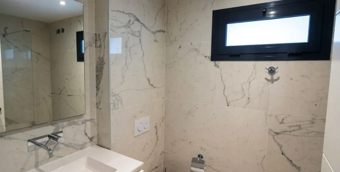 Venta de apartamento en planta media en San Pedro de Alcántara 12