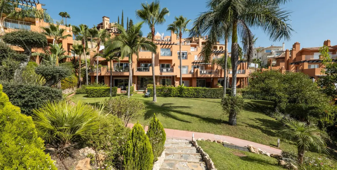 Venta de apartamento en planta baja en Nueva Andalucía 1