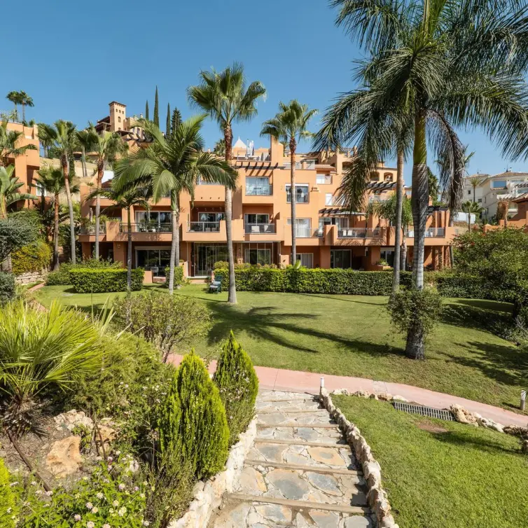 Venta de apartamento en planta baja en Nueva Andalucía