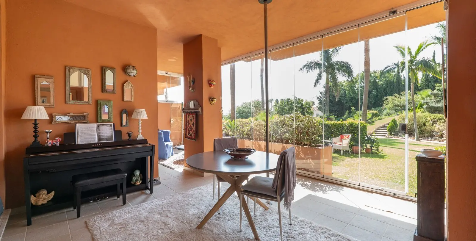 Sale of ground floor apartment in Nueva Andalucía 14