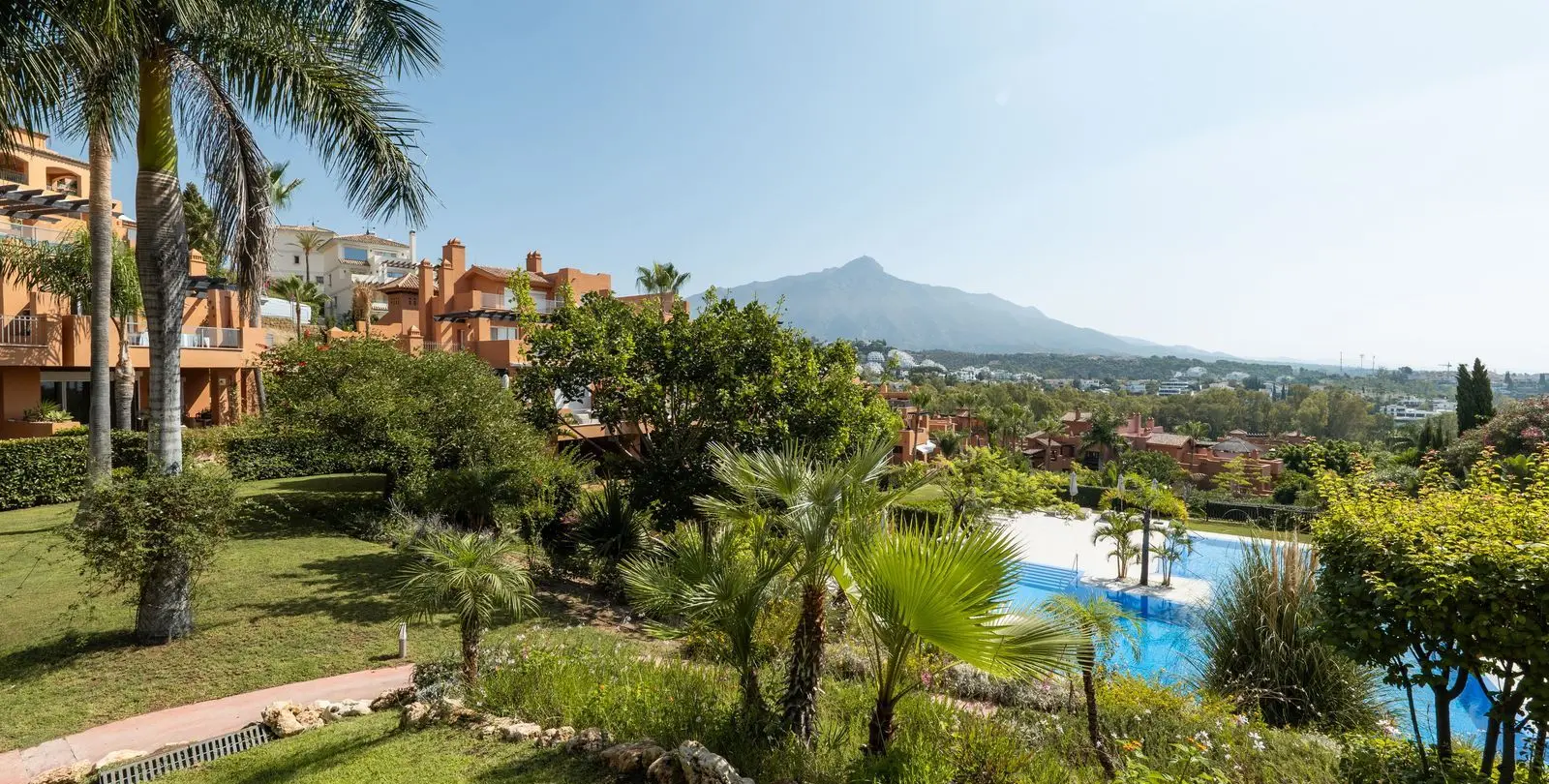 Sale of ground floor apartment in Nueva Andalucía 22