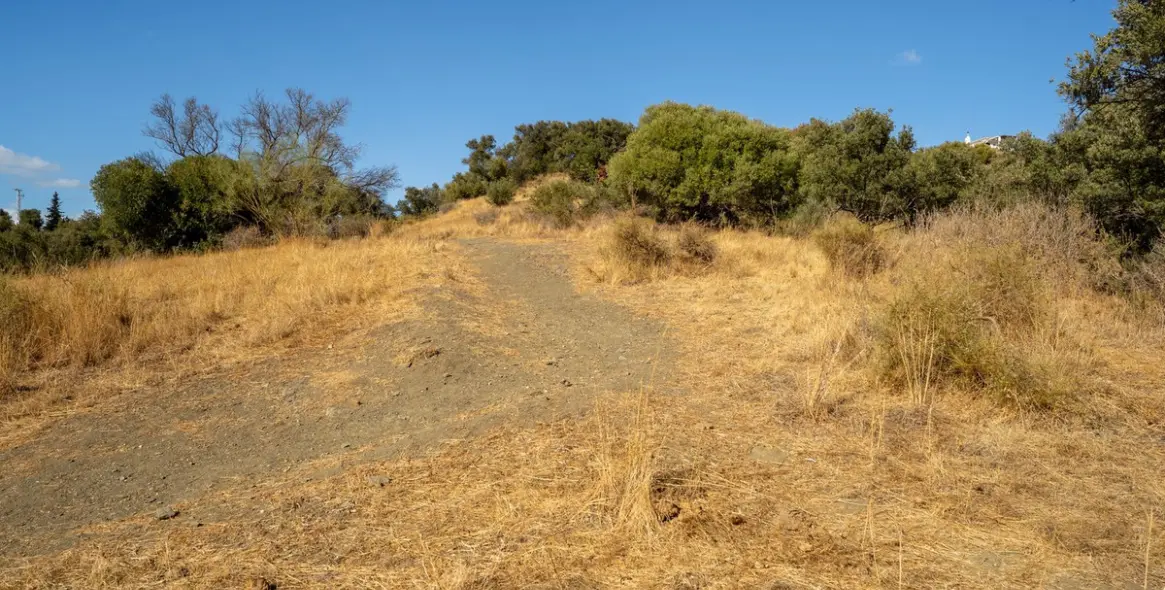 Venta de parcela residencial en Cerros del Aguila 12