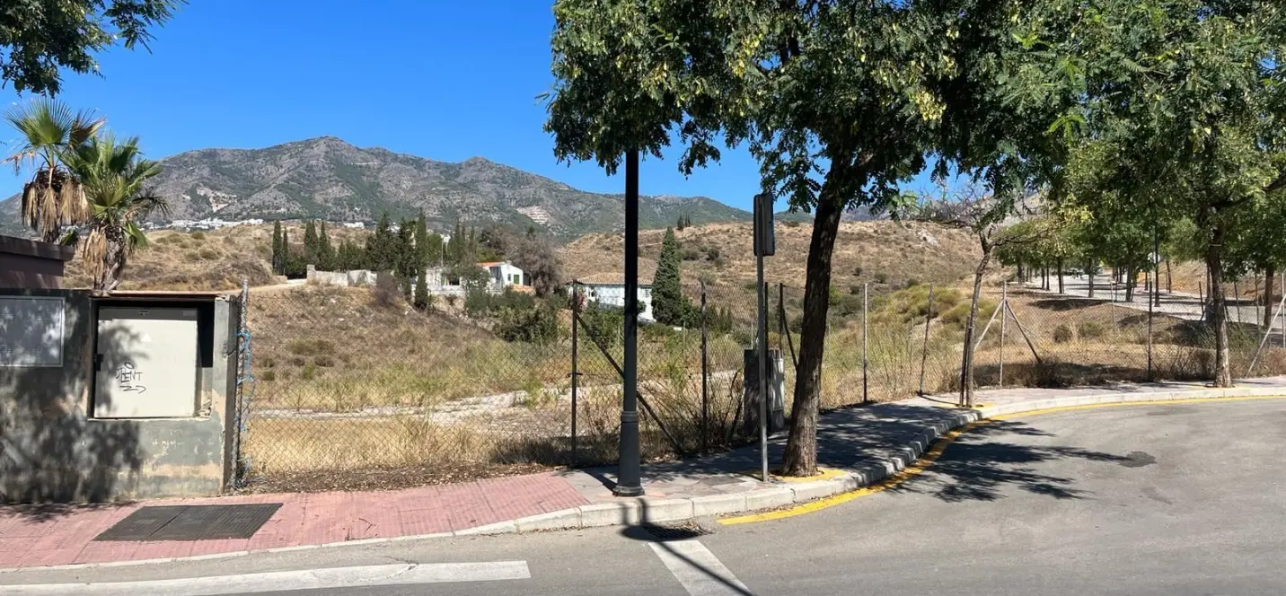 Sale of residential plot in Fuengirola 2