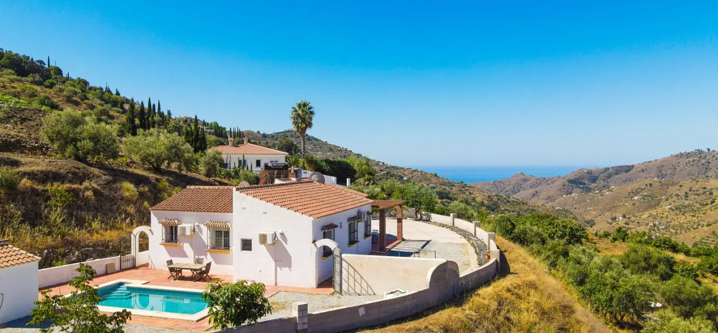 Sale of finca - cortijo in Cómpeta 0