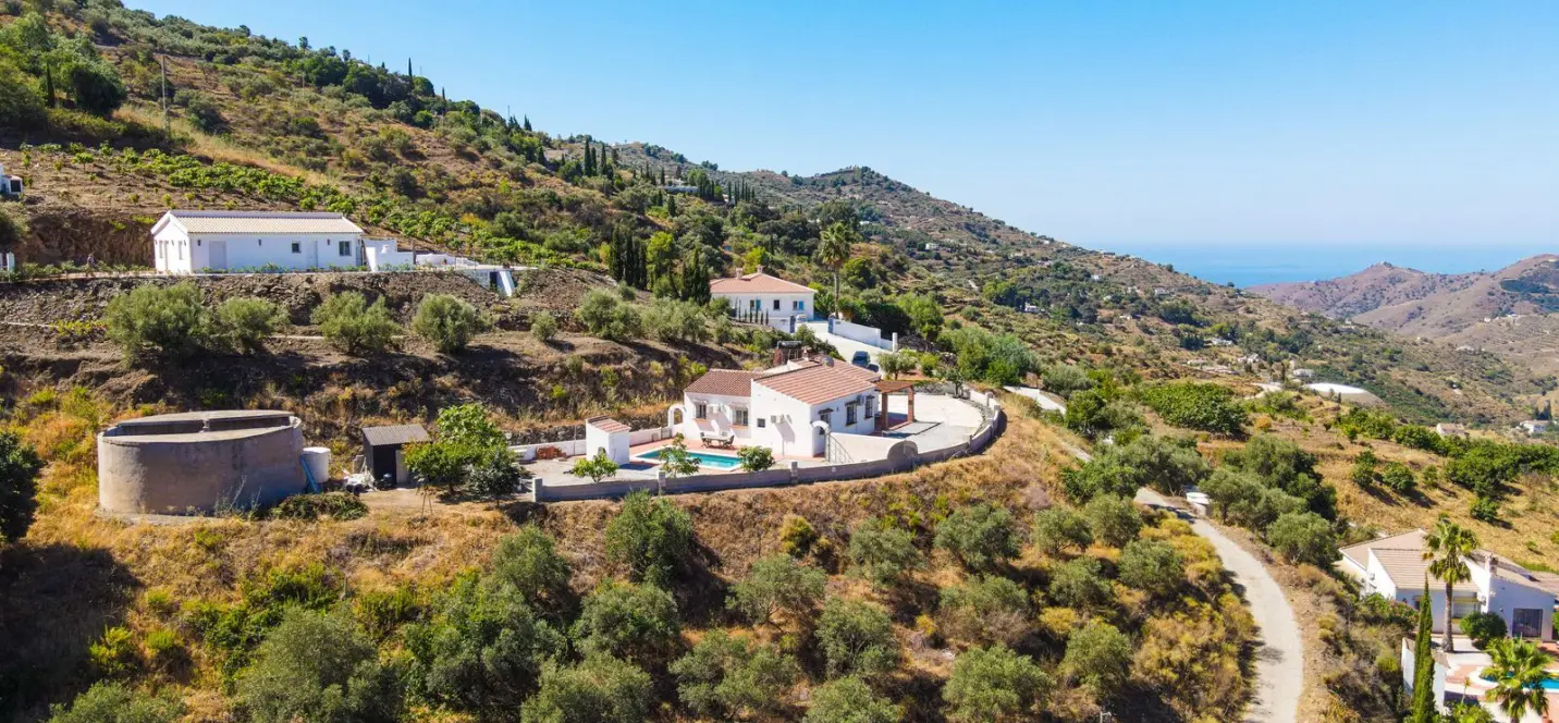 Sale of finca - cortijo in Cómpeta 2