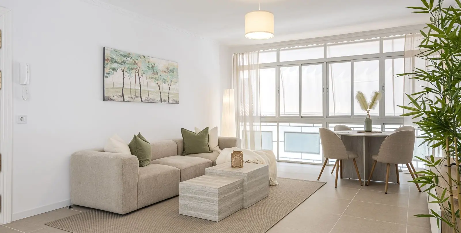 Sale of middle floor apartment in Estepona 3
