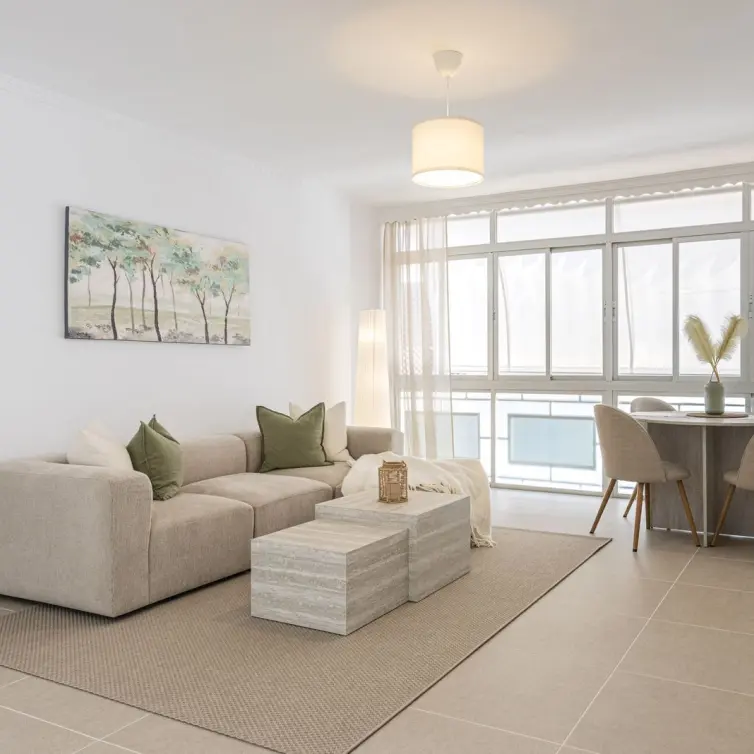 Sale of middle floor apartment in Estepona