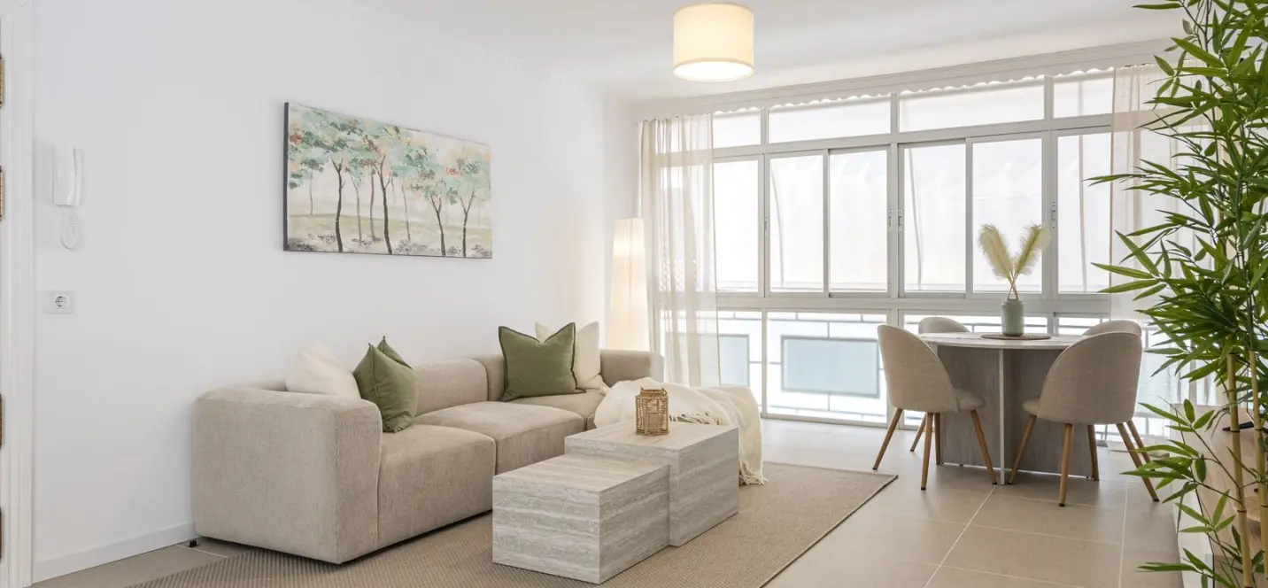 Sale of middle floor apartment in Estepona 2