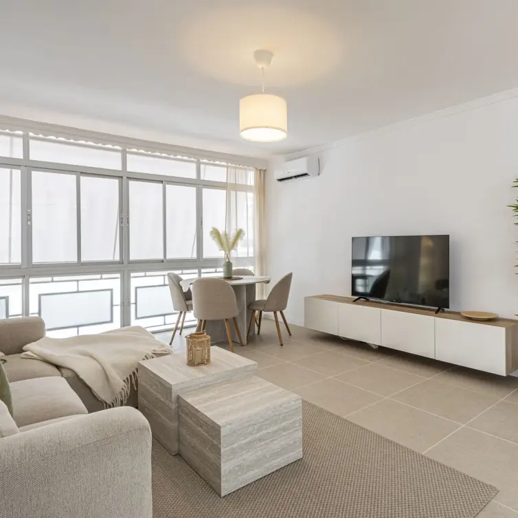 Sale of middle floor apartment in Estepona