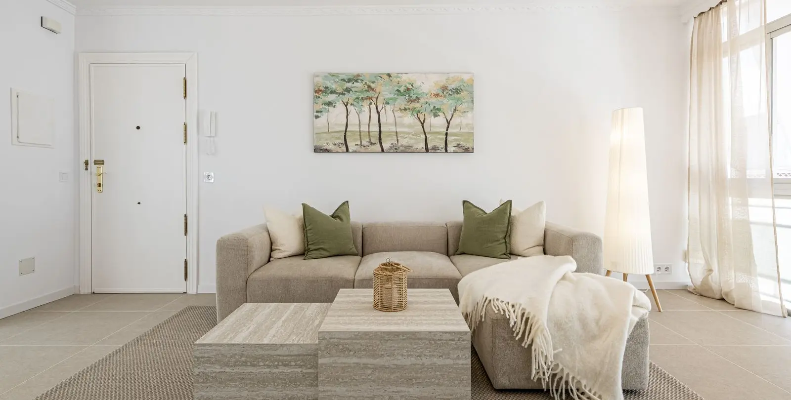 Sale of middle floor apartment in Estepona 5