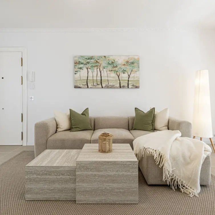 Sale of middle floor apartment in Estepona