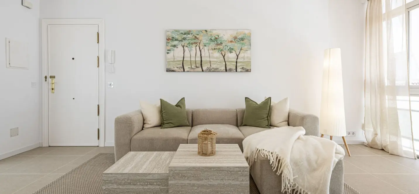 Sale of middle floor apartment in Estepona 4