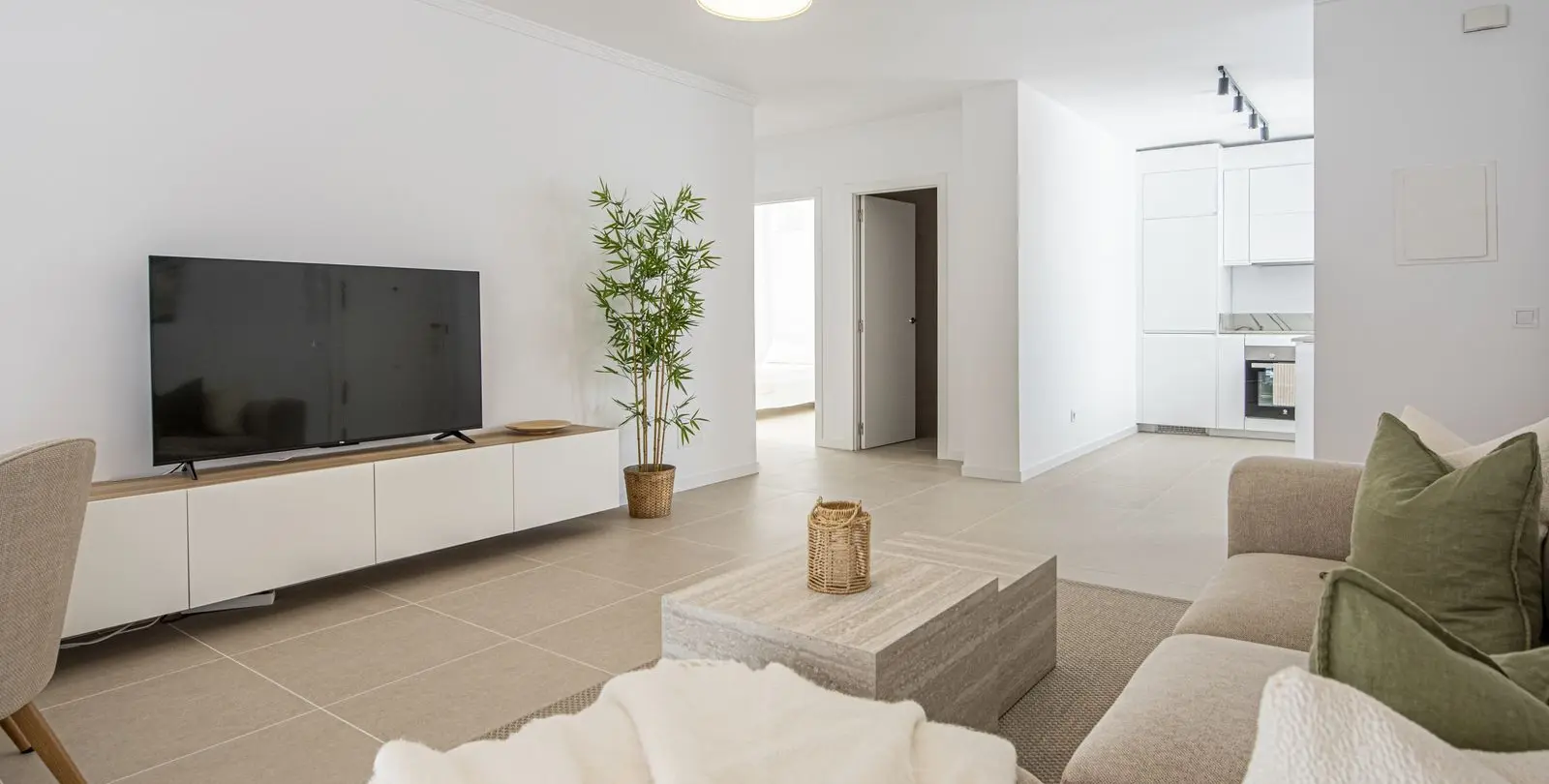 Sale of middle floor apartment in Estepona 6