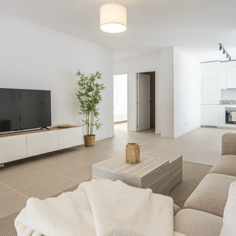 Sale of middle floor apartment in Estepona