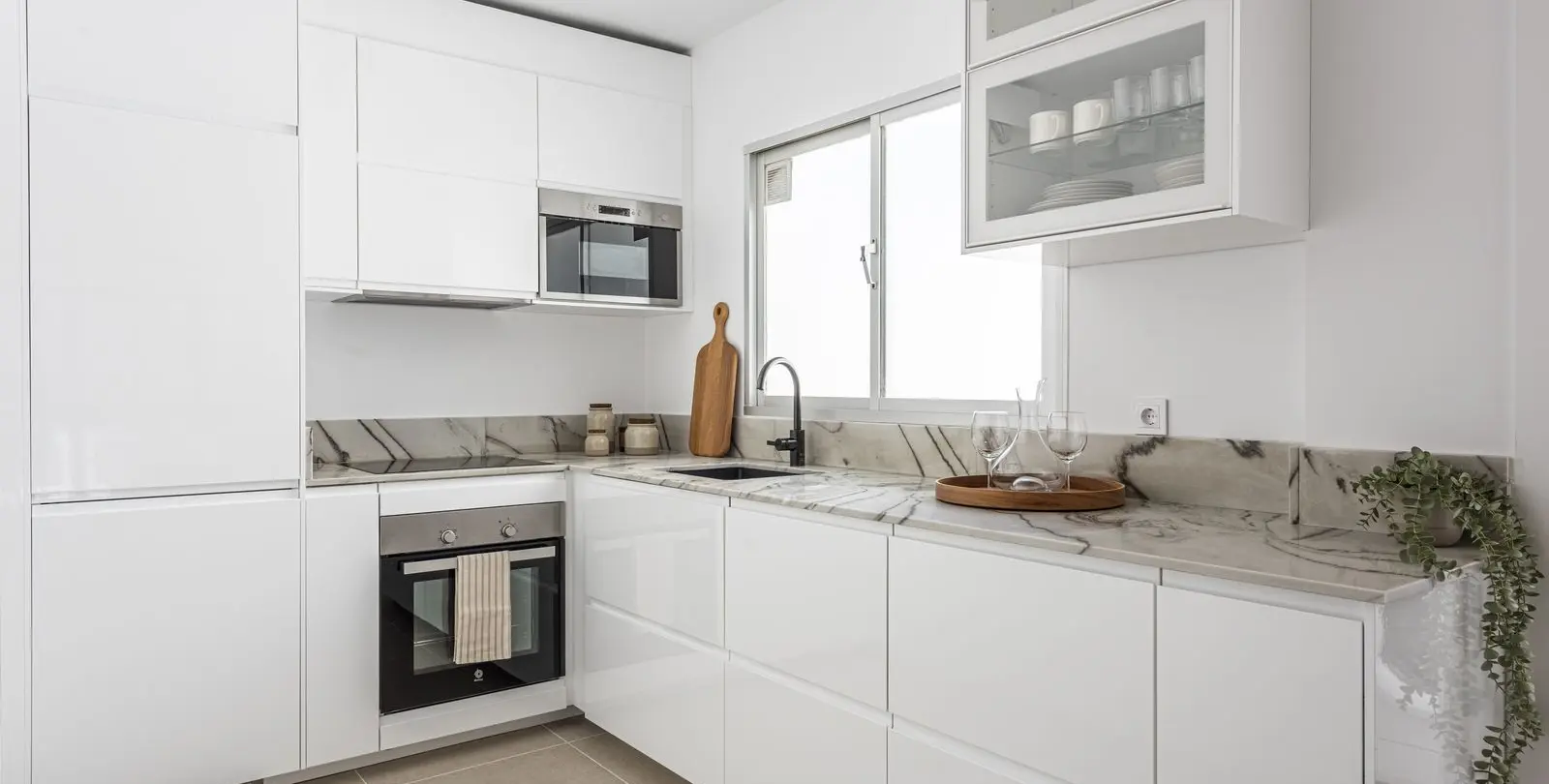 Sale of middle floor apartment in Estepona 7