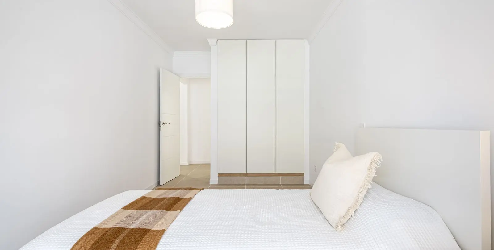 Sale of middle floor apartment in Estepona 15