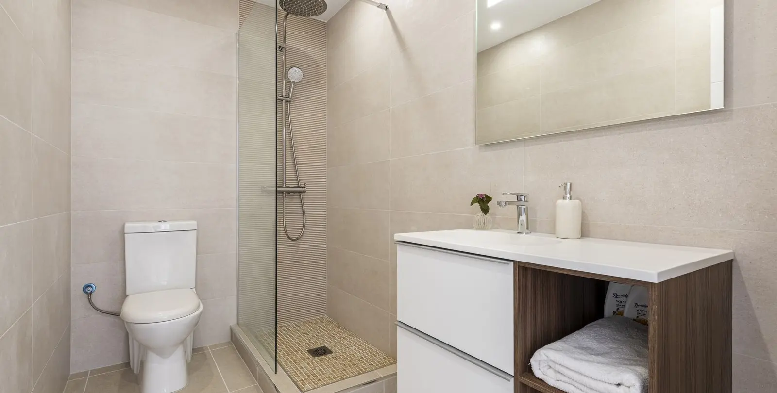 Sale of middle floor apartment in Estepona 17