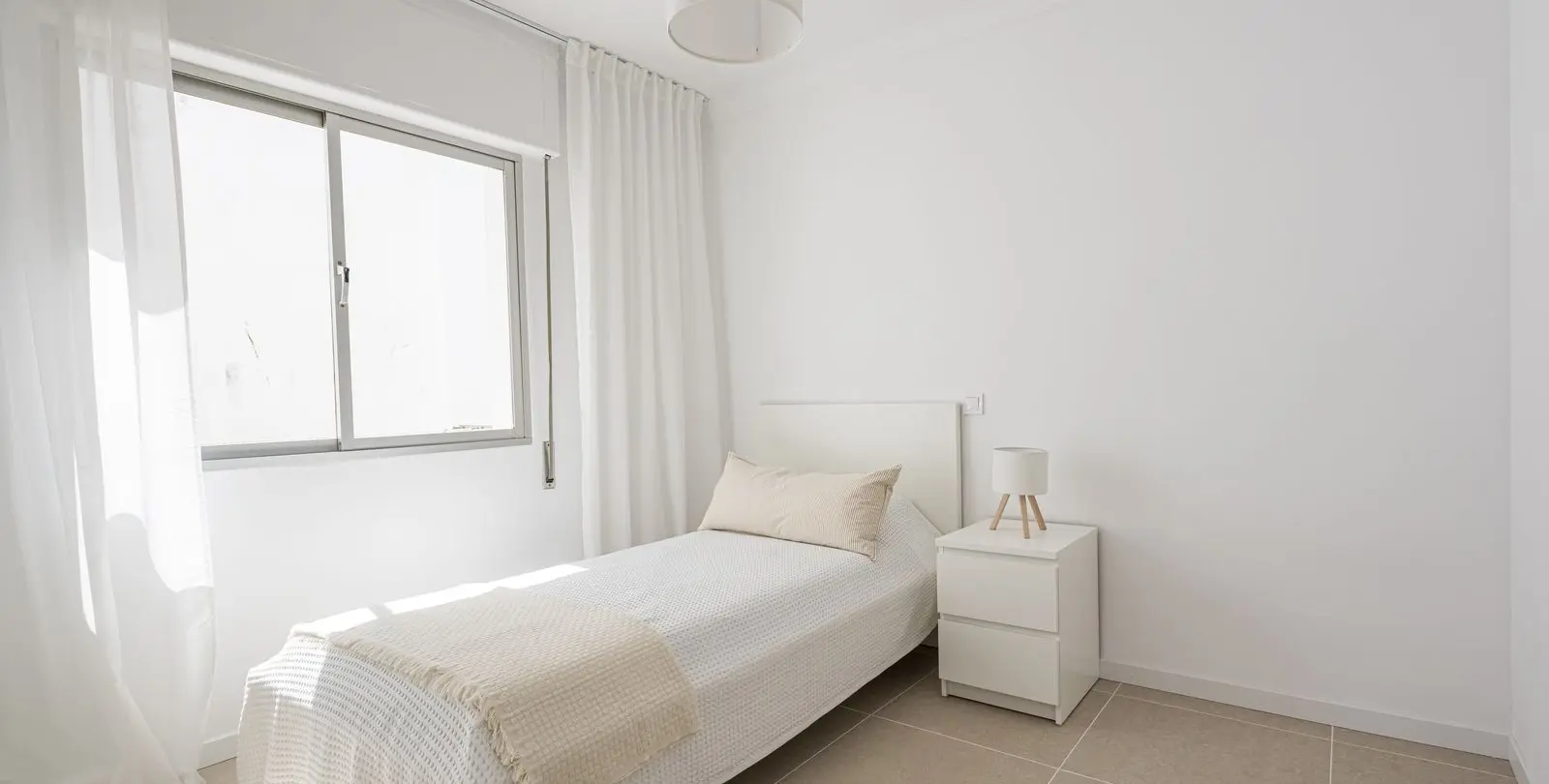 Sale of middle floor apartment in Estepona 18