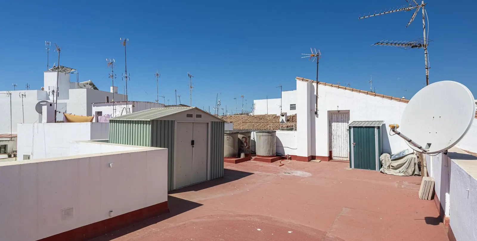 Sale of middle floor apartment in Estepona 19