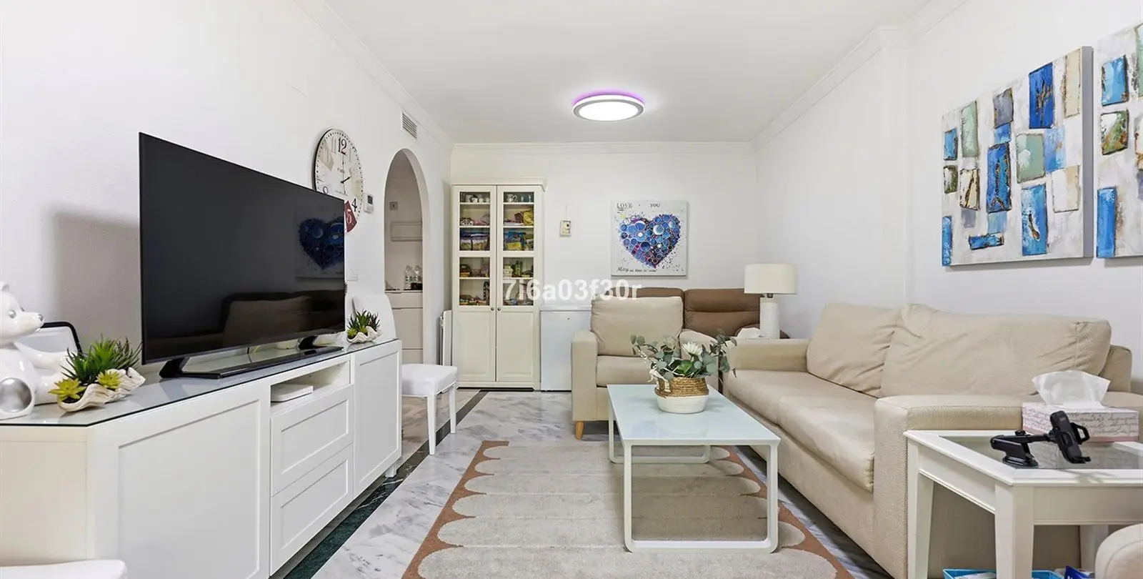 Sale of middle floor apartment in Puerto Banús 2