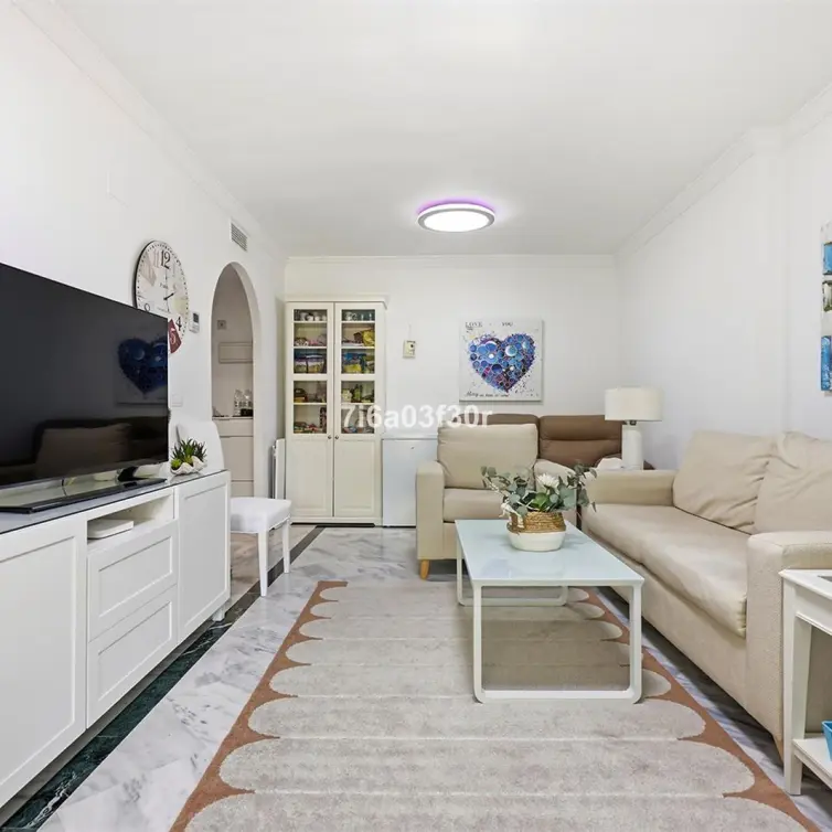 Sale of middle floor apartment in Puerto Banús