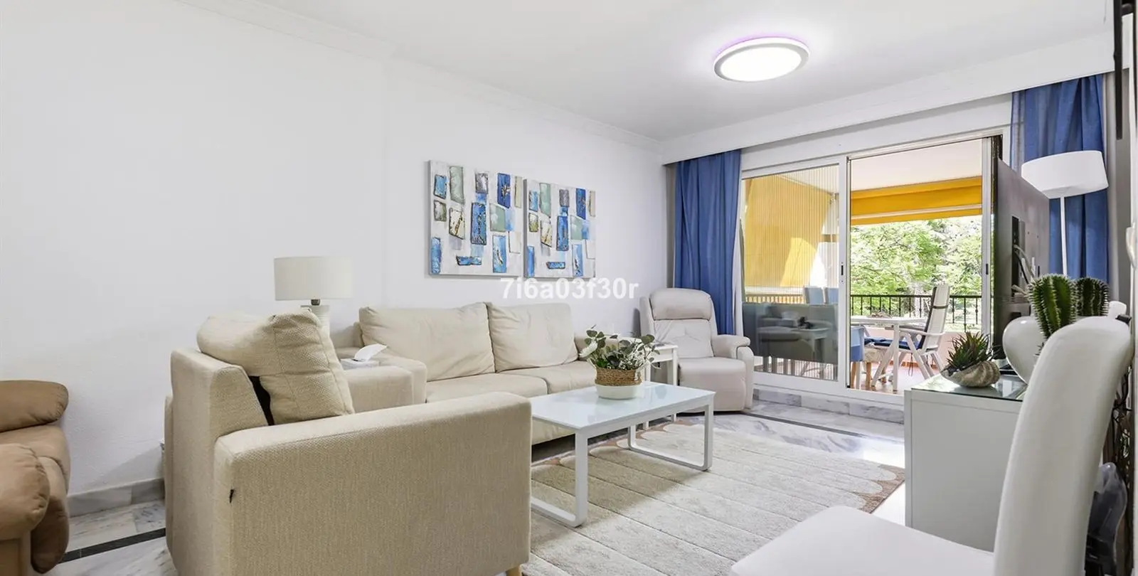Sale of middle floor apartment in Puerto Banús 3