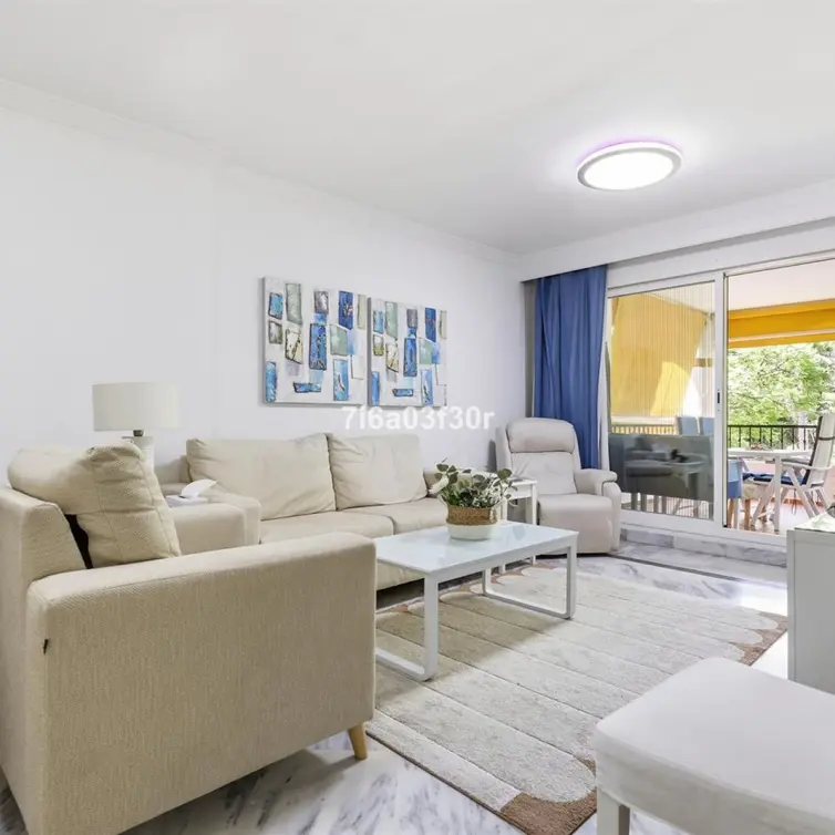 Sale of middle floor apartment in Puerto Banús