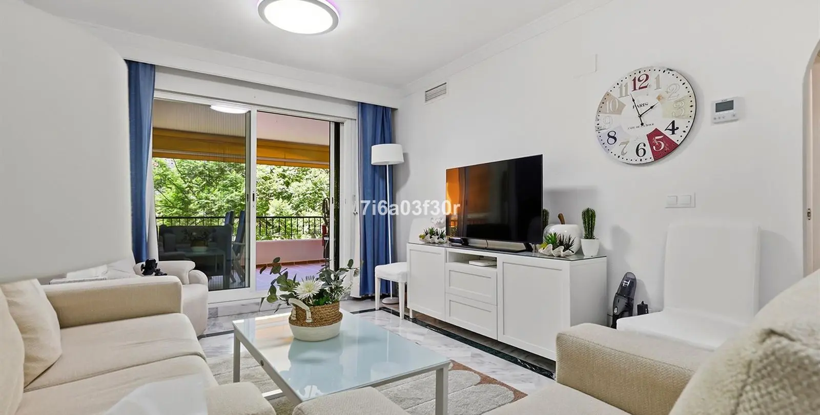 Sale of middle floor apartment in Puerto Banús 4