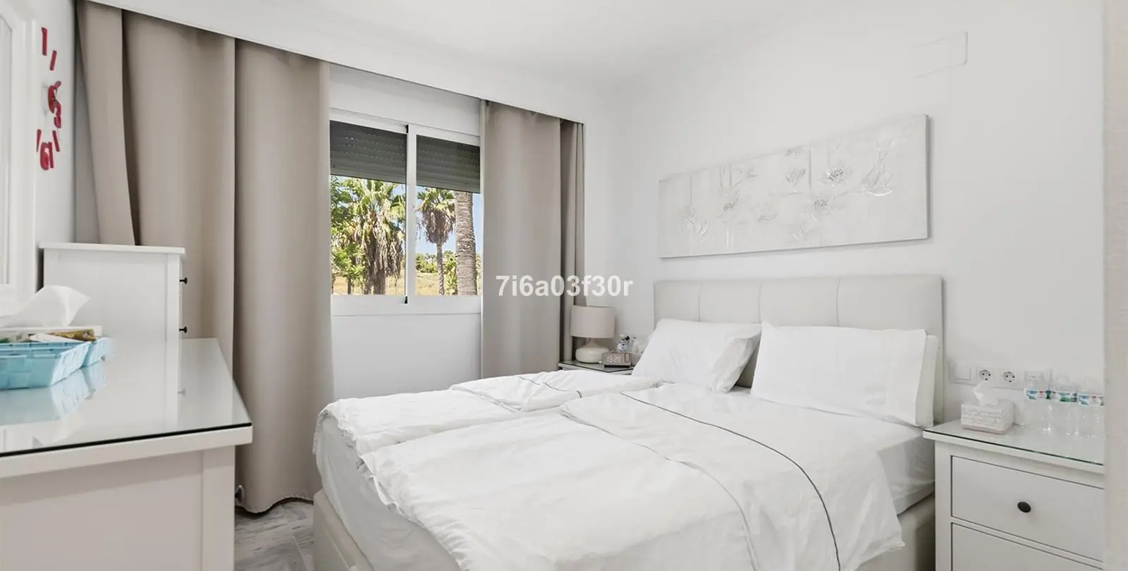 Sale of middle floor apartment in Puerto Banús 5