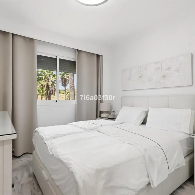 Sale of middle floor apartment in Puerto Banús