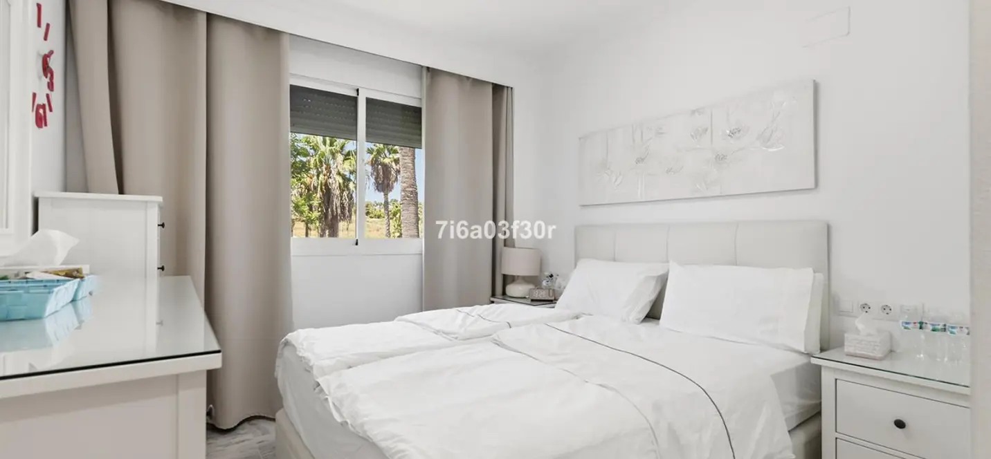Sale of middle floor apartment in Puerto Banús 4