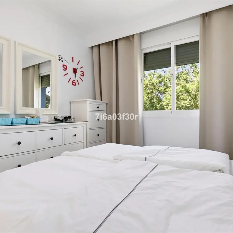 Sale of middle floor apartment in Puerto Banús