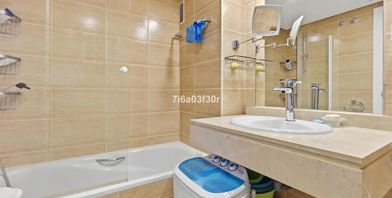Sale of middle floor apartment in Puerto Banús 11