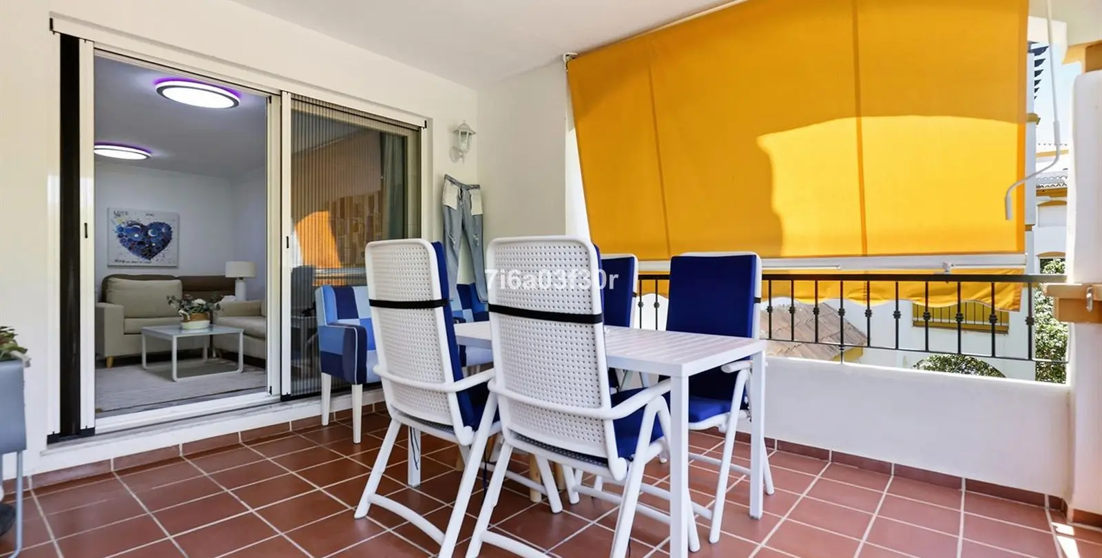 Sale of middle floor apartment in Puerto Banús 21