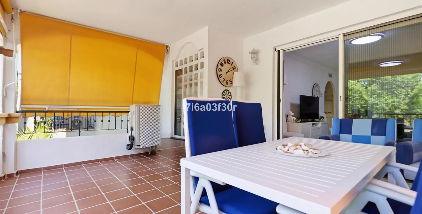 Sale of middle floor apartment in Puerto Banús 23