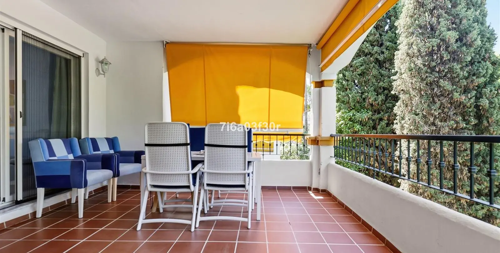 Sale of middle floor apartment in Puerto Banús 24