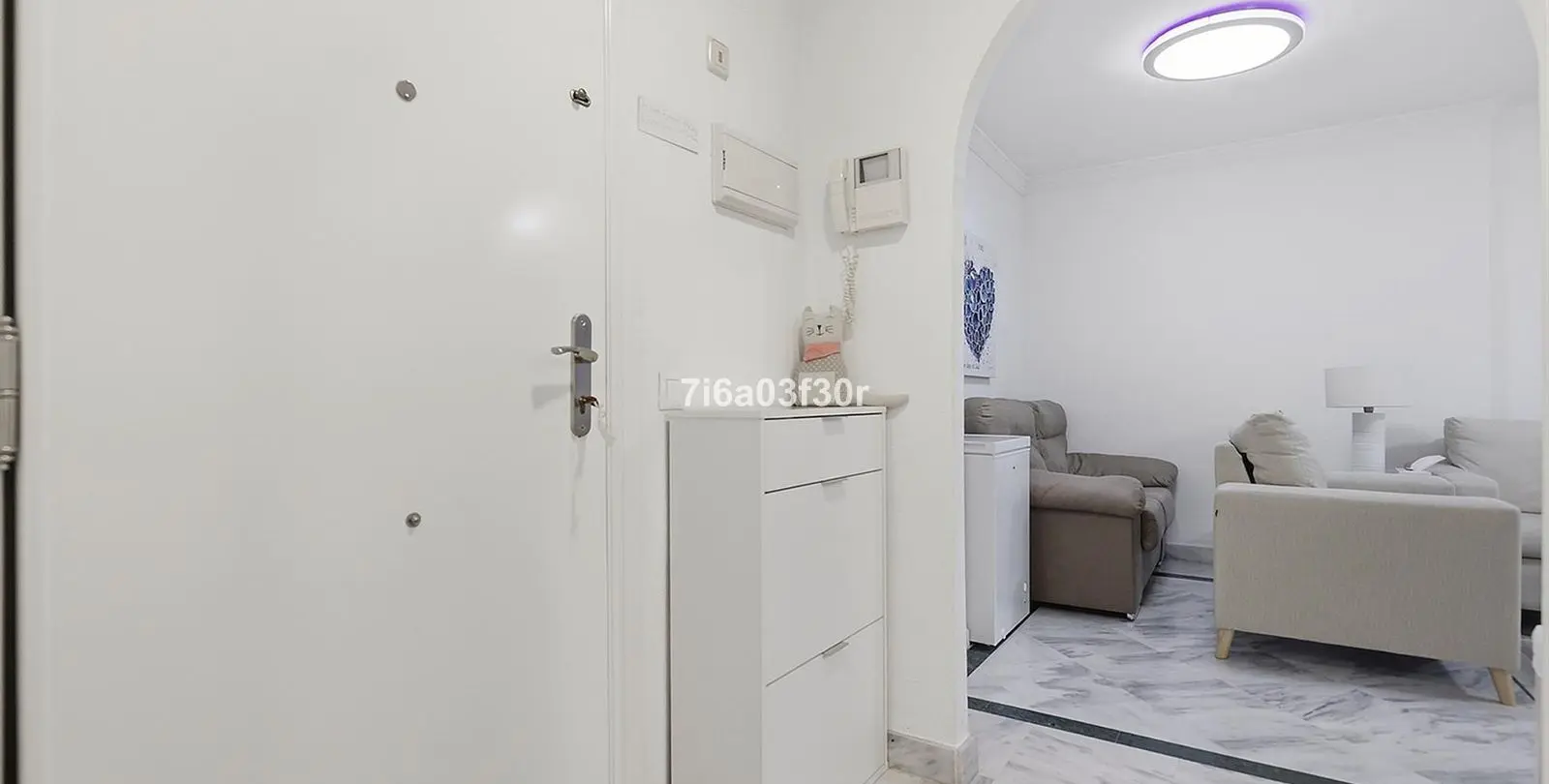Sale of middle floor apartment in Puerto Banús 27