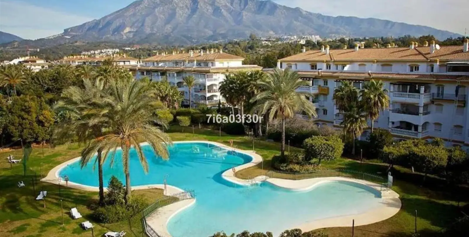Sale of middle floor apartment in Puerto Banús 51