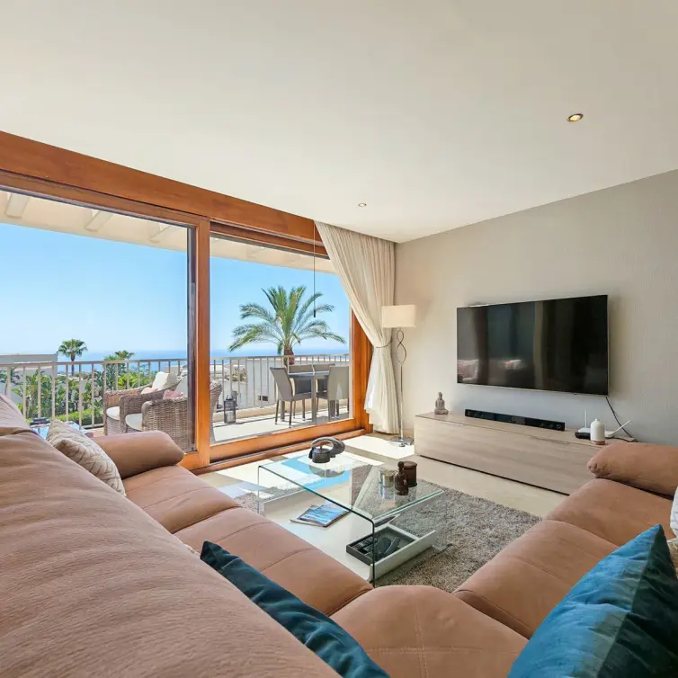 Sale of middle floor apartment in Altos de los Monteros