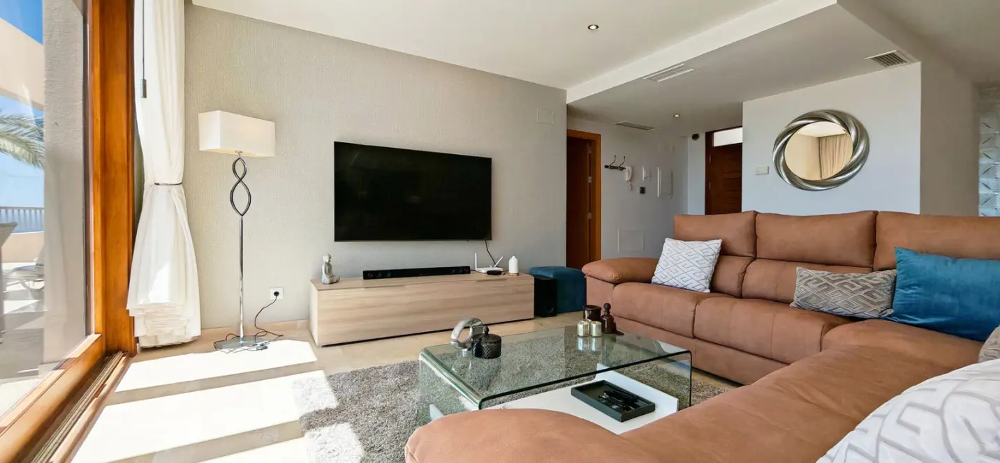 Sale of middle floor apartment in Altos de los Monteros 2