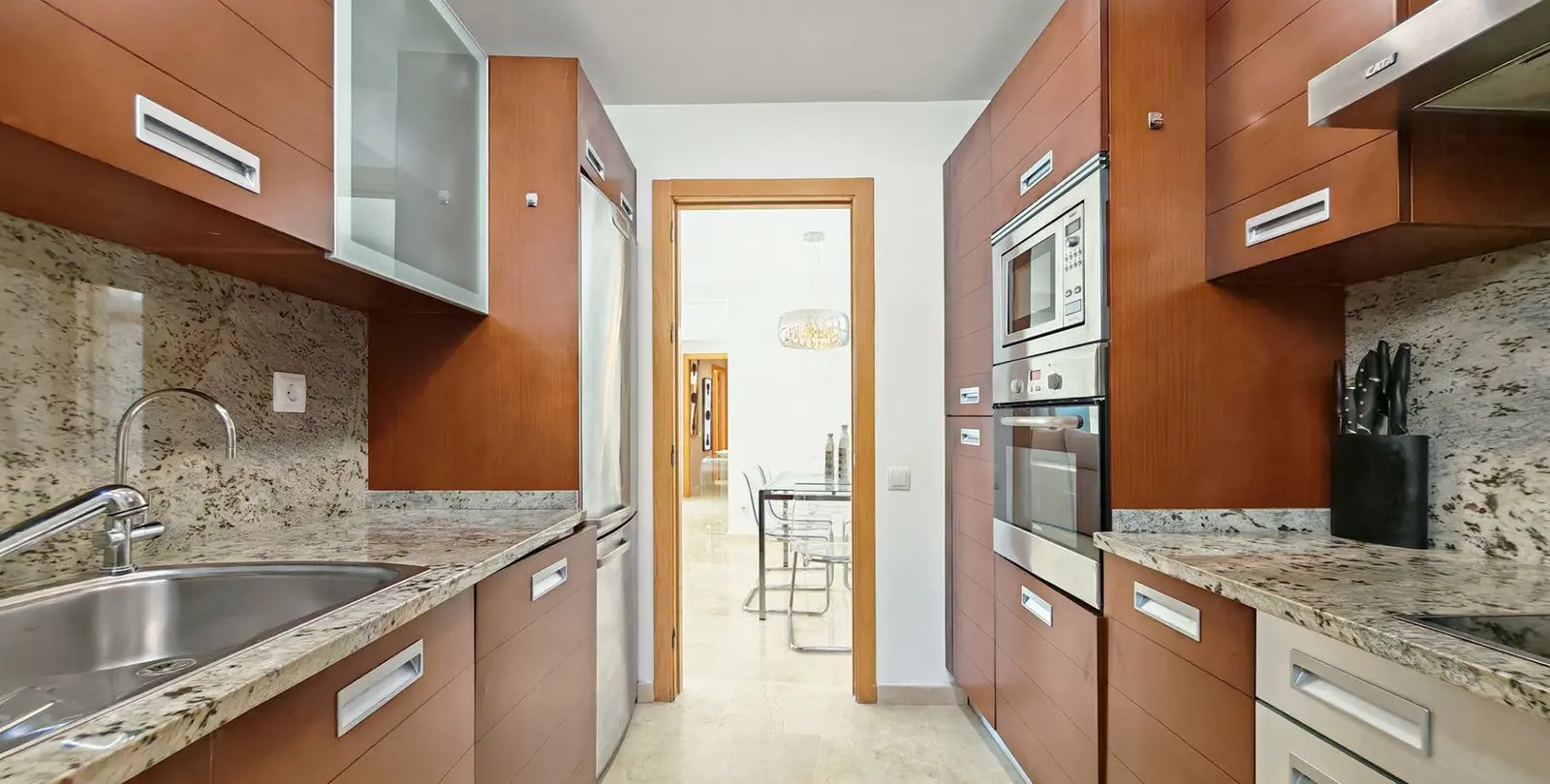 Продажа апартаментов на среднем этаже в Altos de los Monteros 6