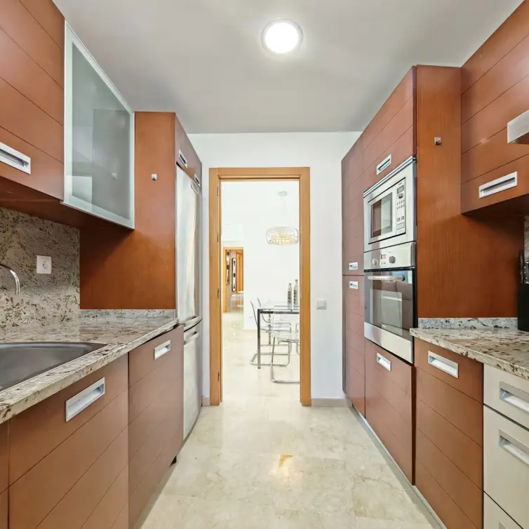 Sale of middle floor apartment in Altos de los Monteros