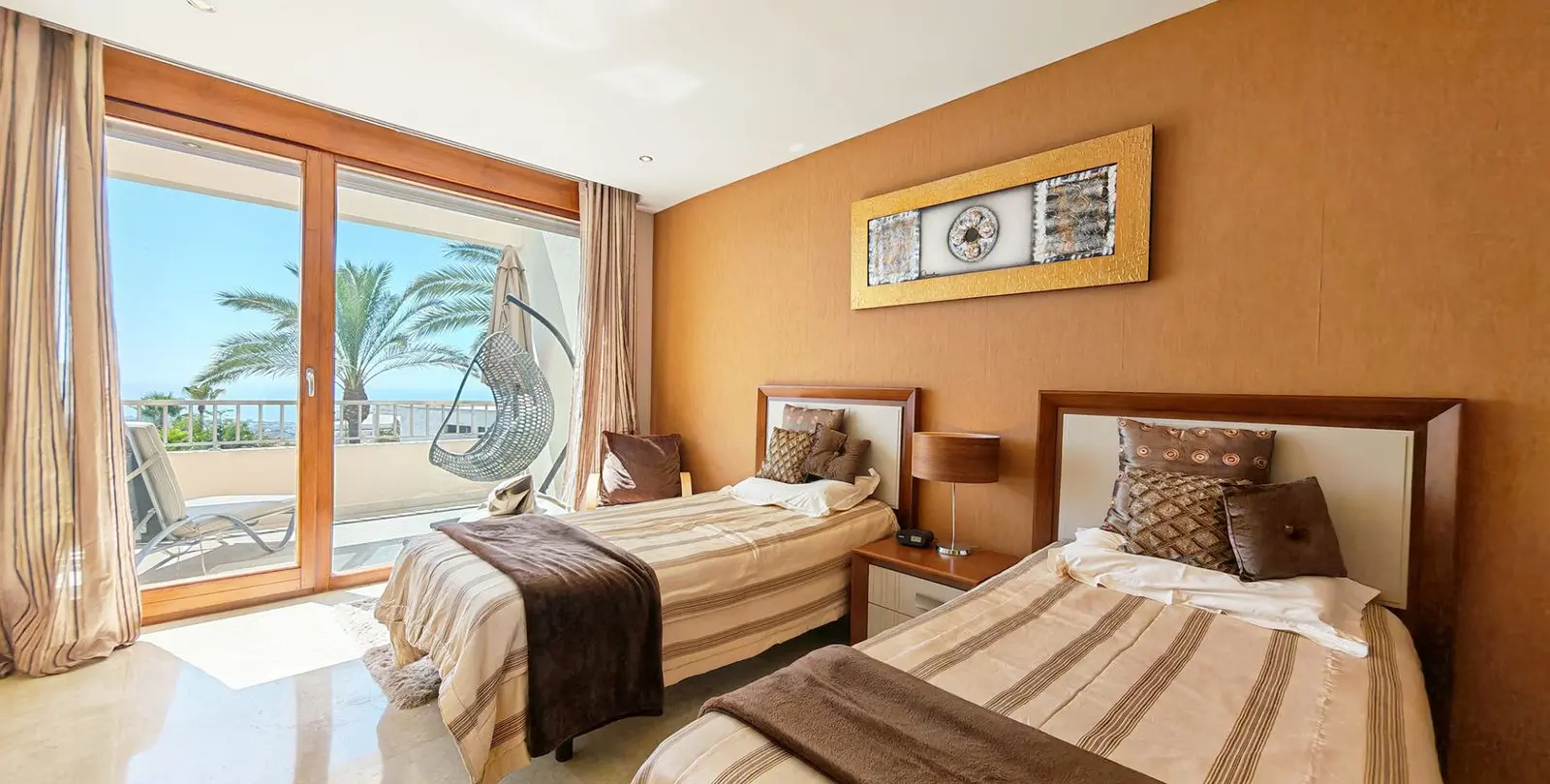 Продажа апартаментов на среднем этаже в Altos de los Monteros 11