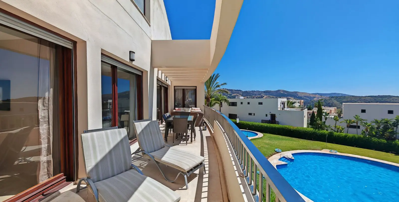 Продажа апартаментов на среднем этаже в Altos de los Monteros 19