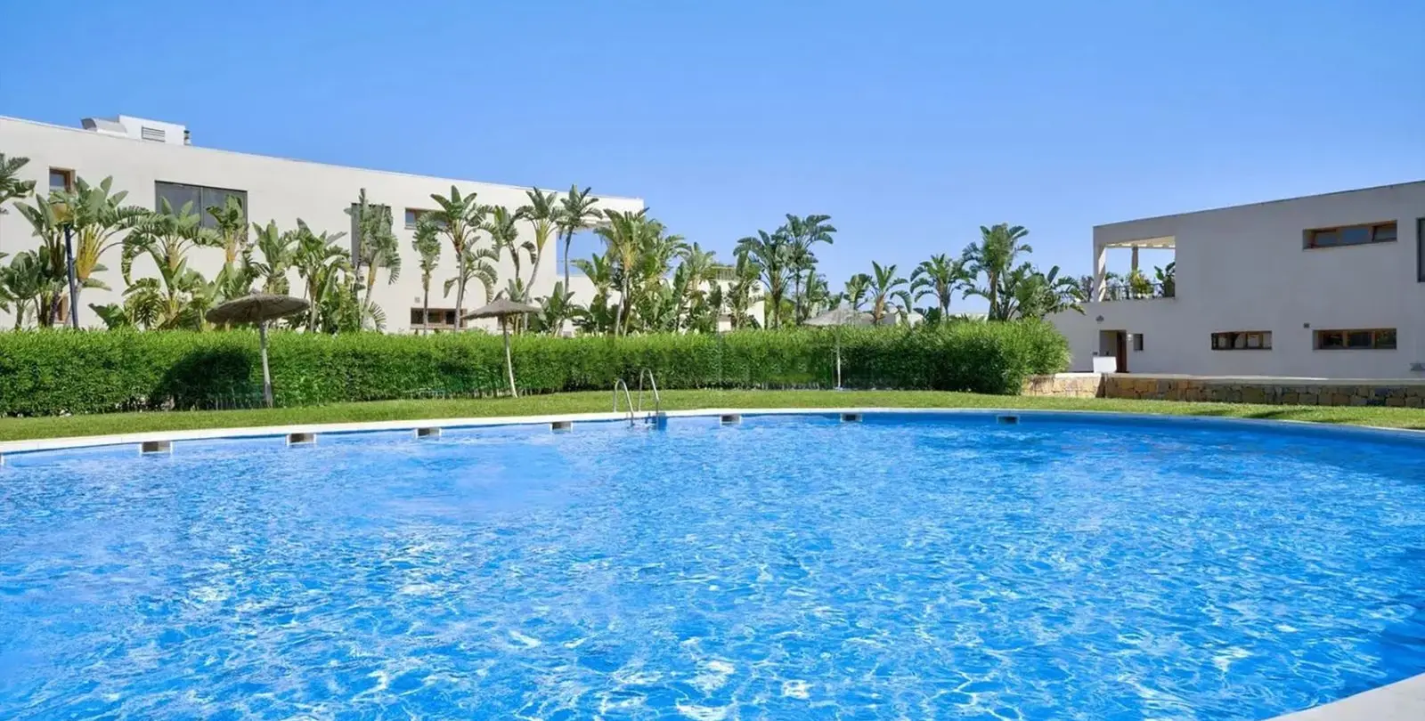 Продажа апартаментов на среднем этаже в Altos de los Monteros 21