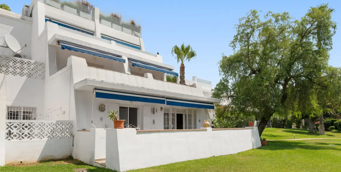Sale of ground floor apartment in Nueva Andalucía 2