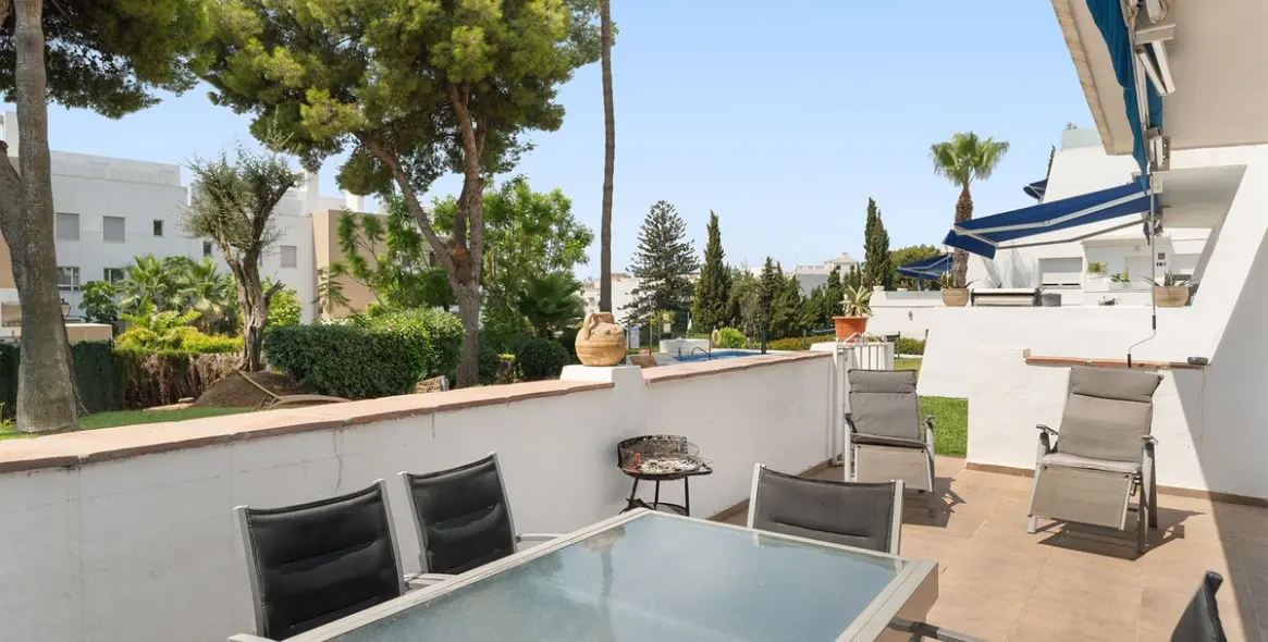 Sale of ground floor apartment in Nueva Andalucía 4